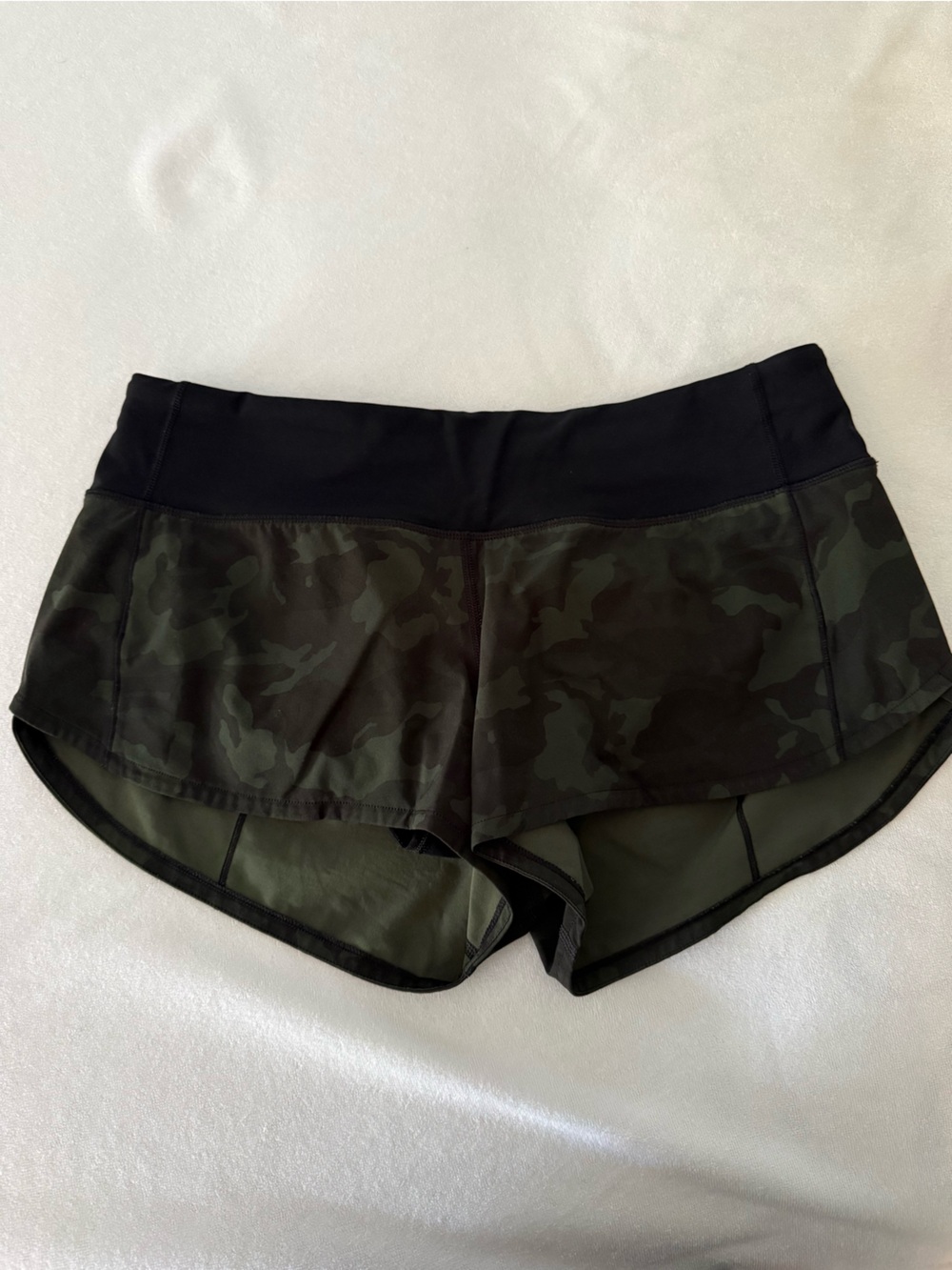 LULULEMON SHORTS SIZE 6